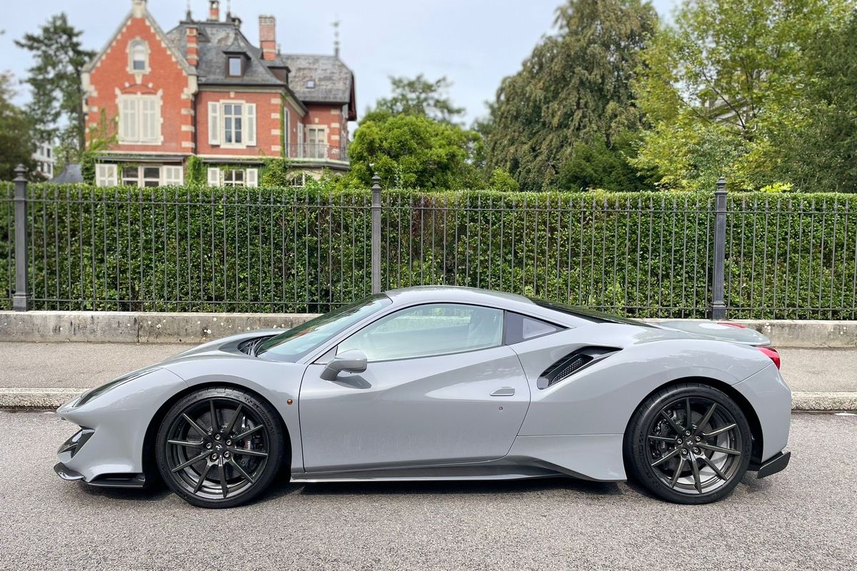Ferrari 488 Pista
