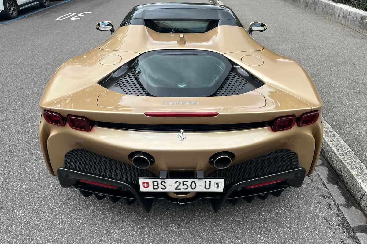 Ferrari SF90 Spider "Tailor Made"