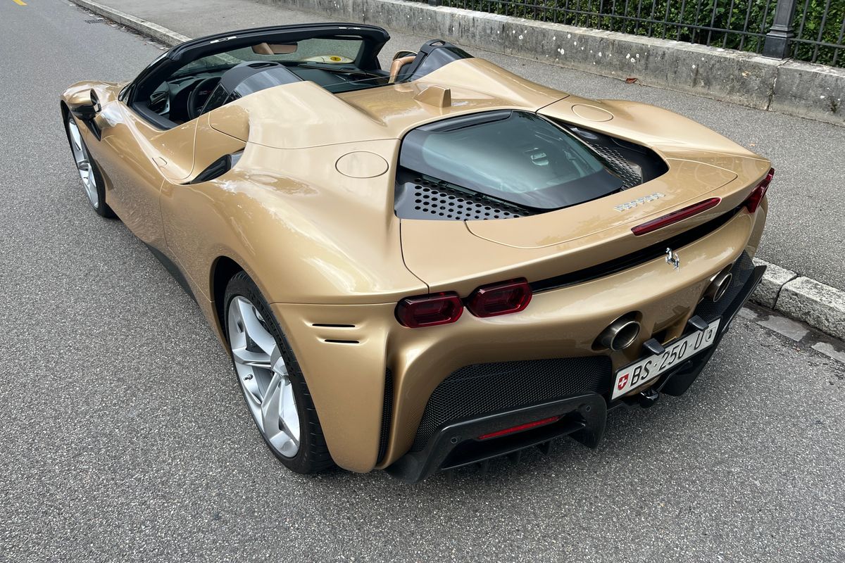 Ferrari SF90 Spider "Tailor Made"