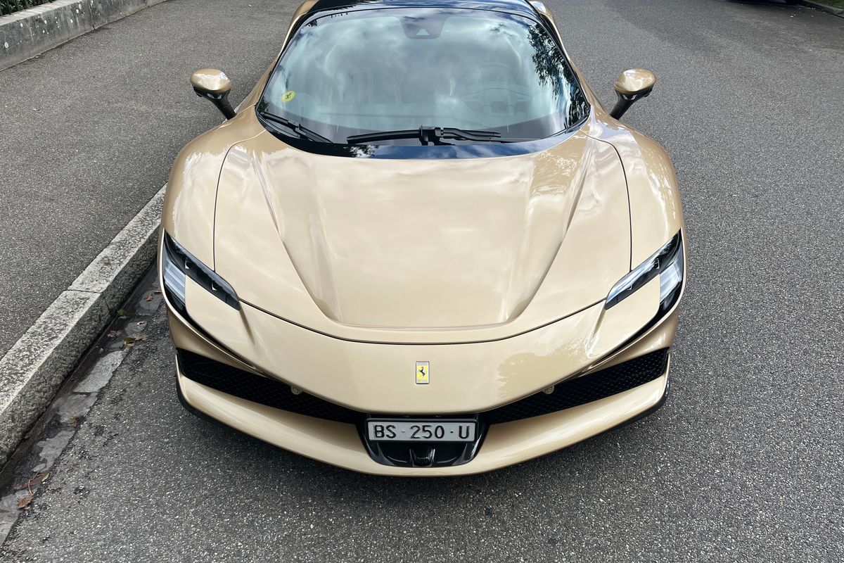 Ferrari SF90 Spider "Tailor Made"