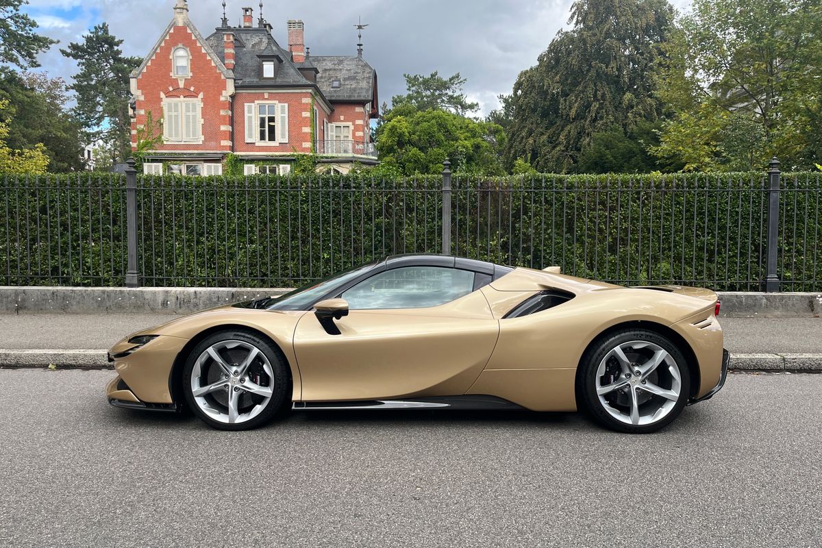 Ferrari SF90 Spider "Tailor Made"