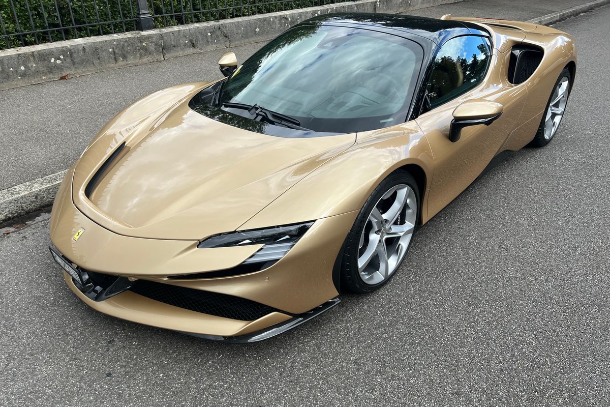 Ferrari SF90 Spider "Tailor Made"