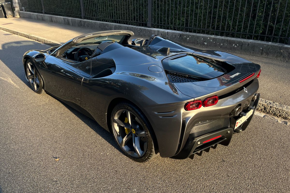 Ferrari SF90 Spider