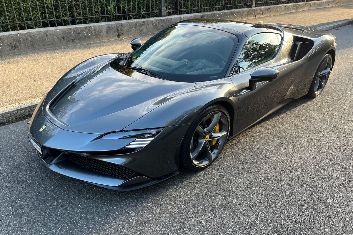 Ferrari SF90 Spider