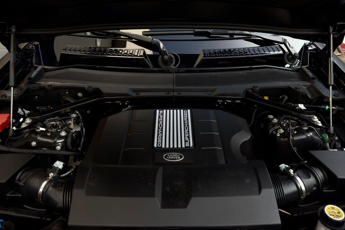 Land Rover Defender 90 V8 5.0 "Carpathian Edition"