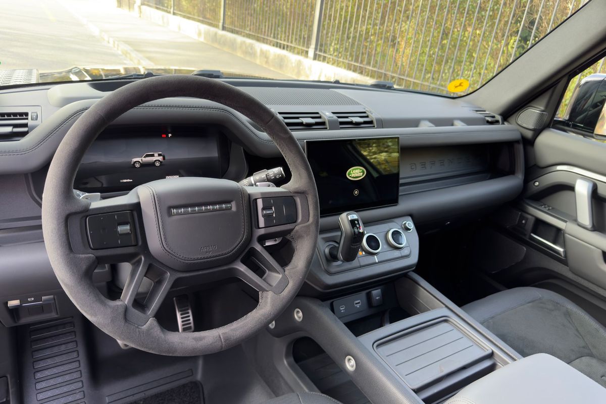 Land Rover Defender 90 V8 5.0 "Carpathian Edition"
