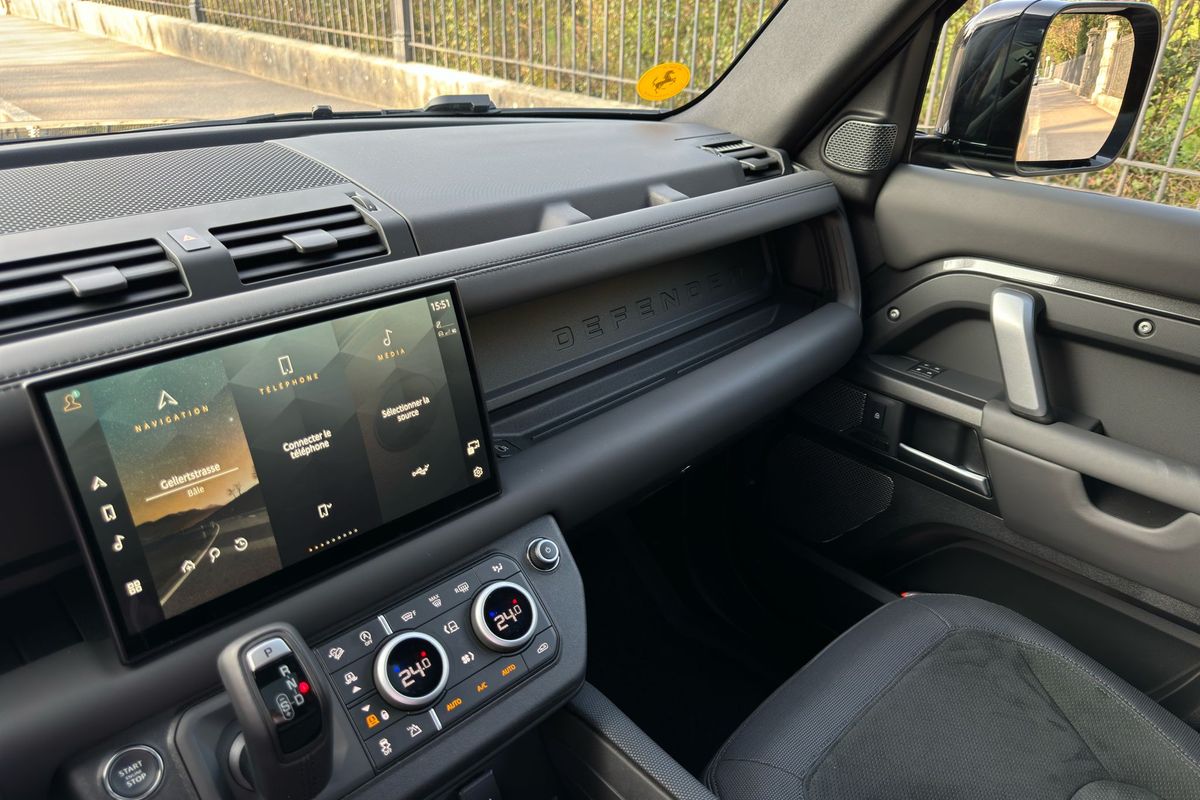Land Rover Defender 90 V8 5.0 "Carpathian Edition"