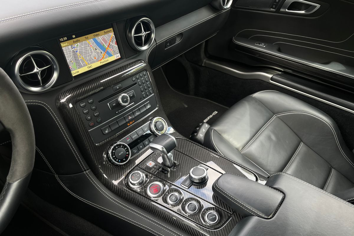 Mercedes-Benz SLS AMG
