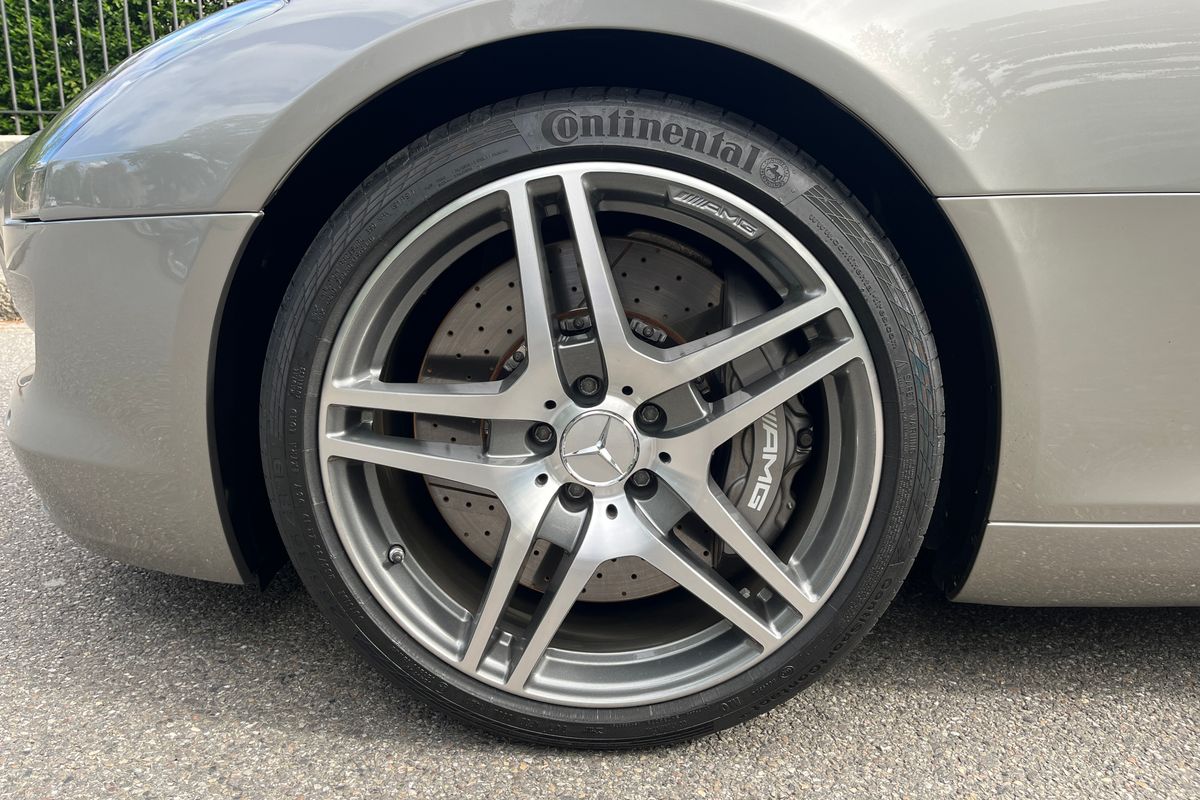 Mercedes-Benz SLS AMG