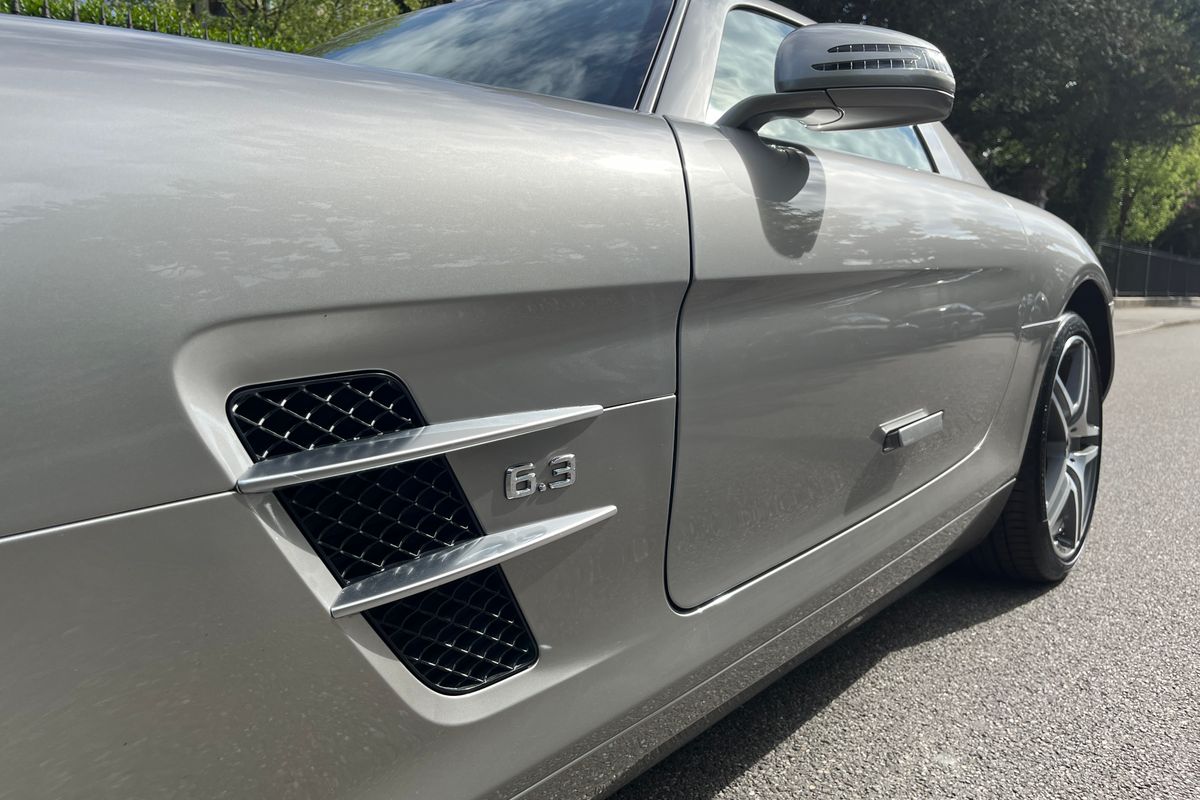 Mercedes-Benz SLS AMG