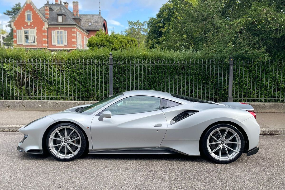 Ferrari 488 Pista