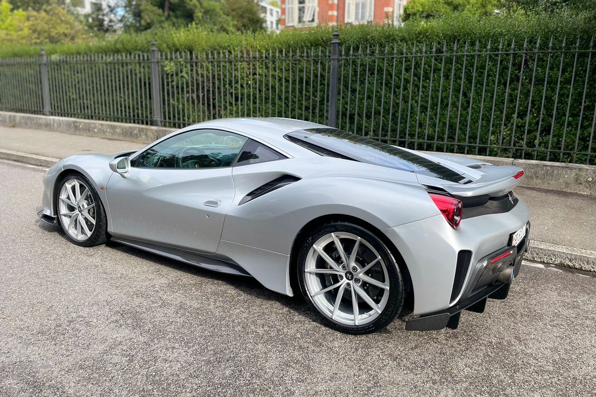 Ferrari 488 Pista