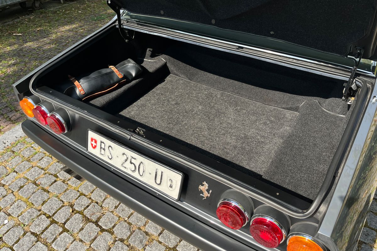 Ferrari 365 GT4 2+2