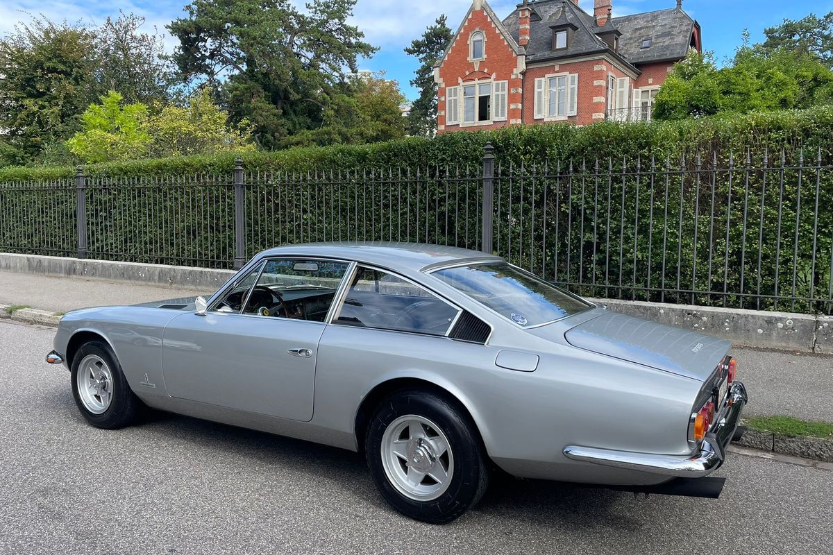 Ferrari 365 GT 2+2