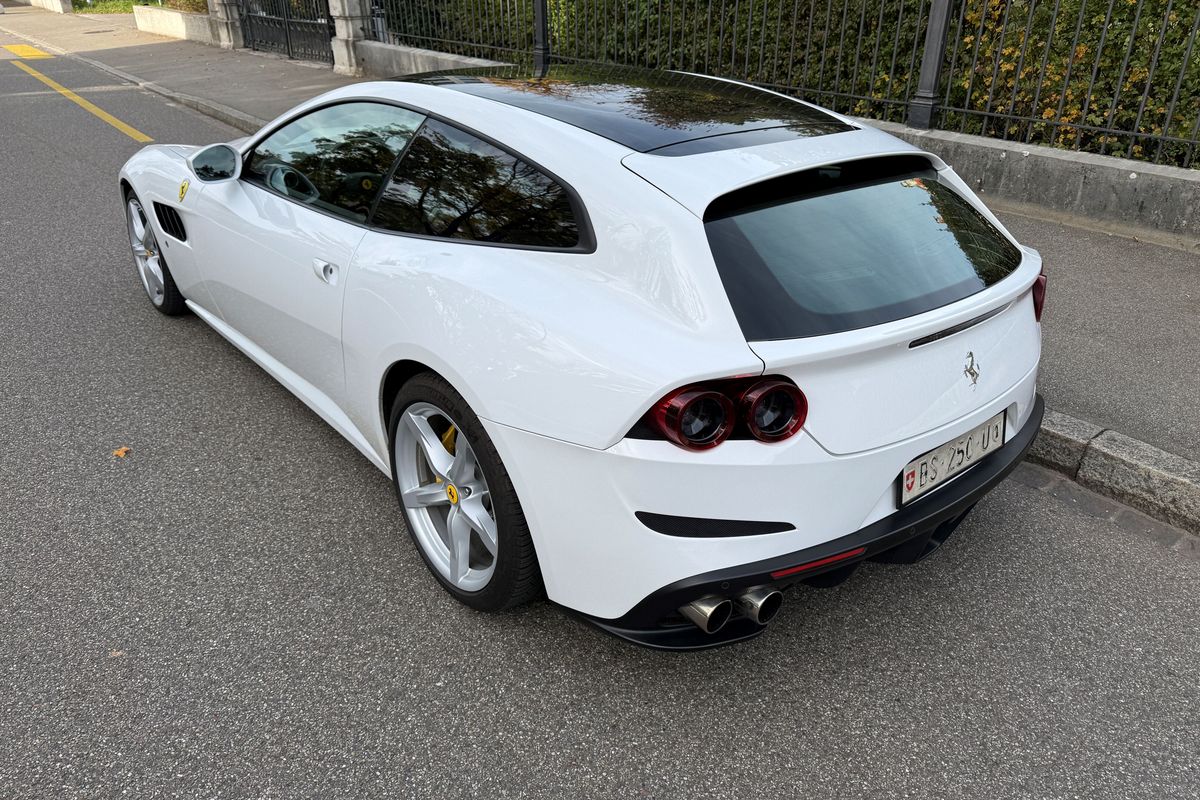 Ferrari GTC4 Lusso T