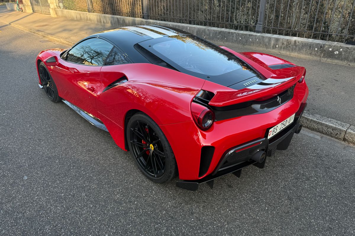 Ferrari 488 Pista