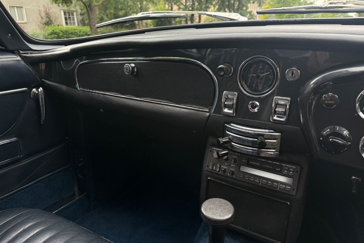 Aston Martin DB6 Vantage
