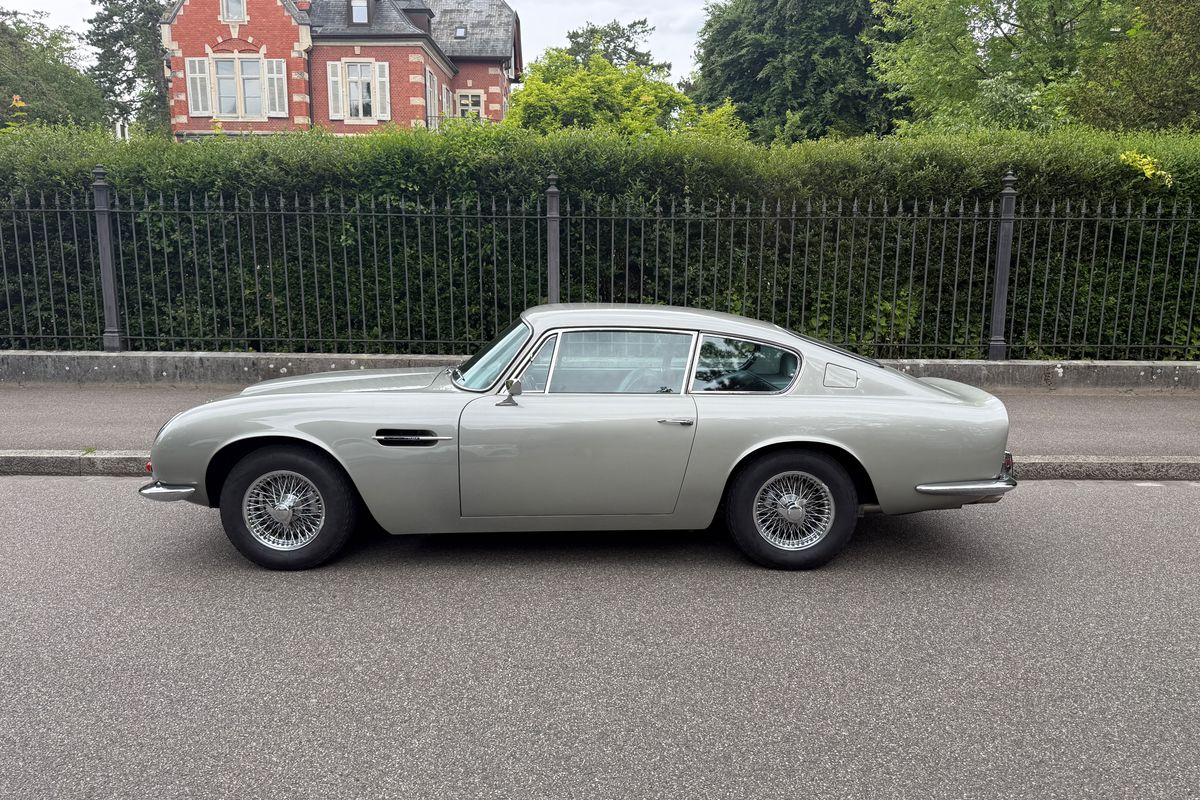 Aston Martin DB6 Vantage