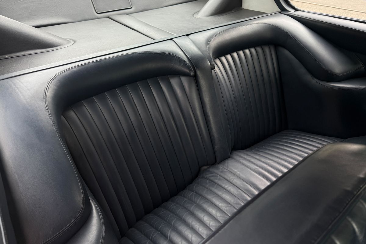 Aston Martin DB6 Vantage