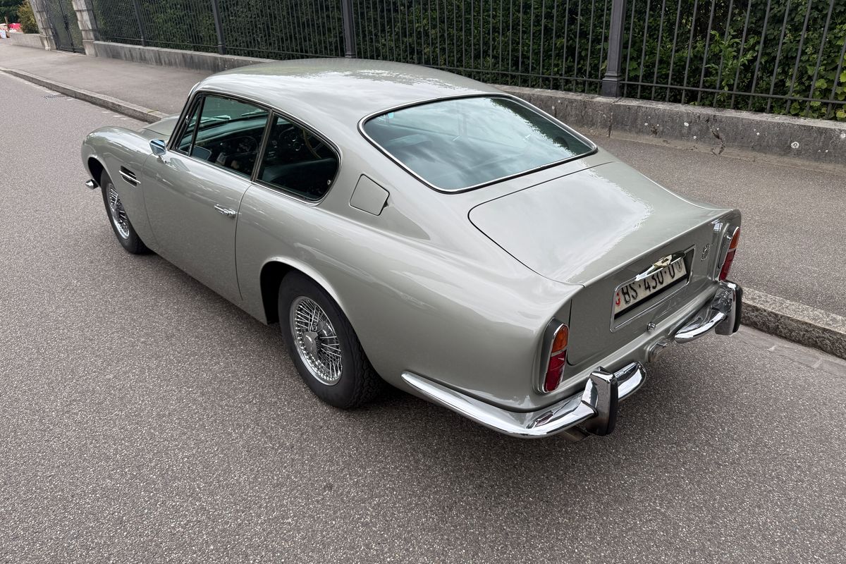 Aston Martin DB6 Vantage