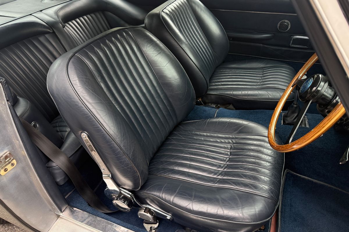 Aston Martin DB6 Vantage