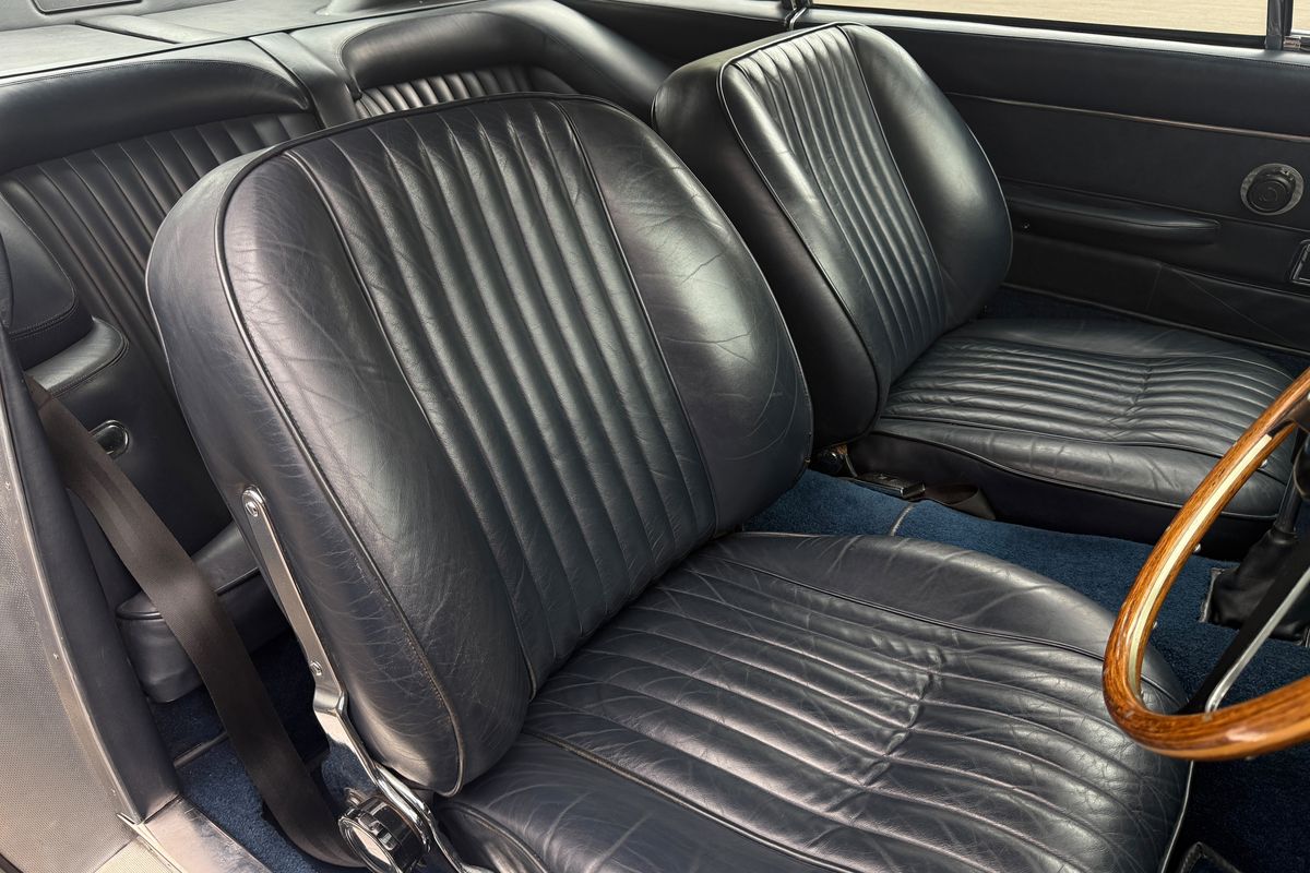 Aston Martin DB6 Vantage