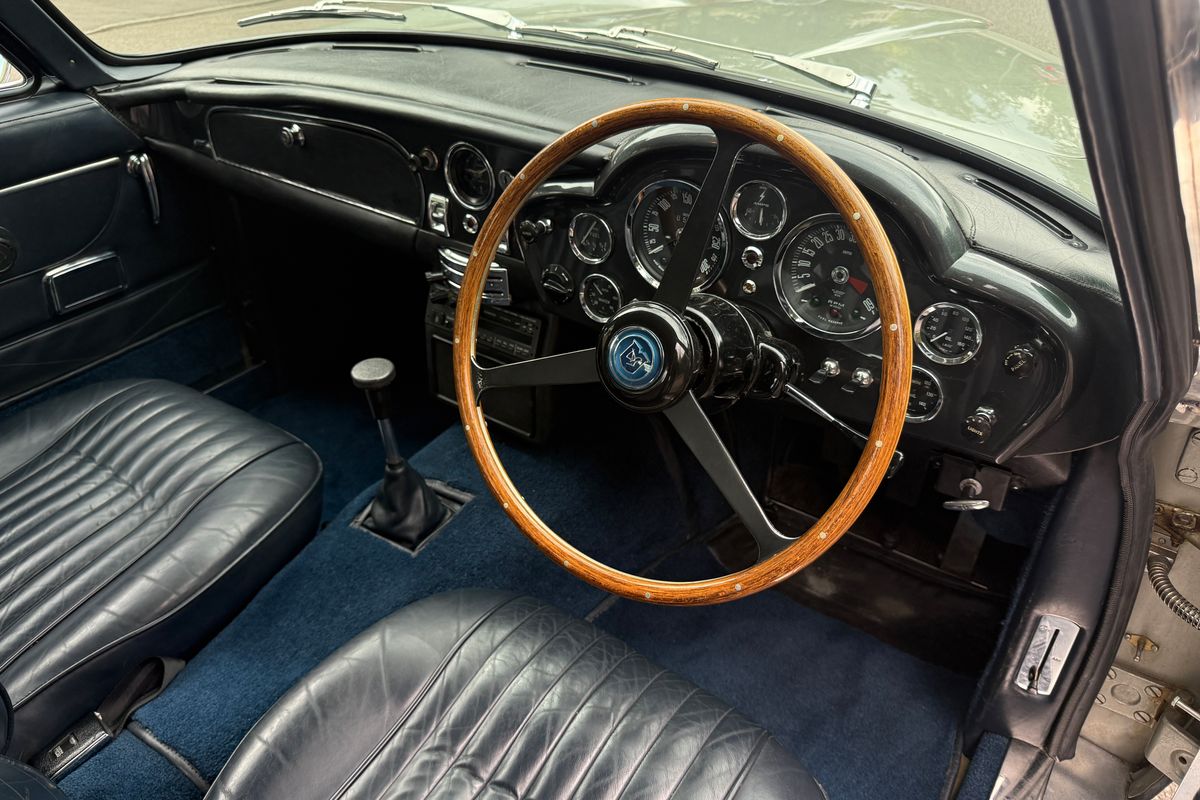 Aston Martin DB6 Vantage