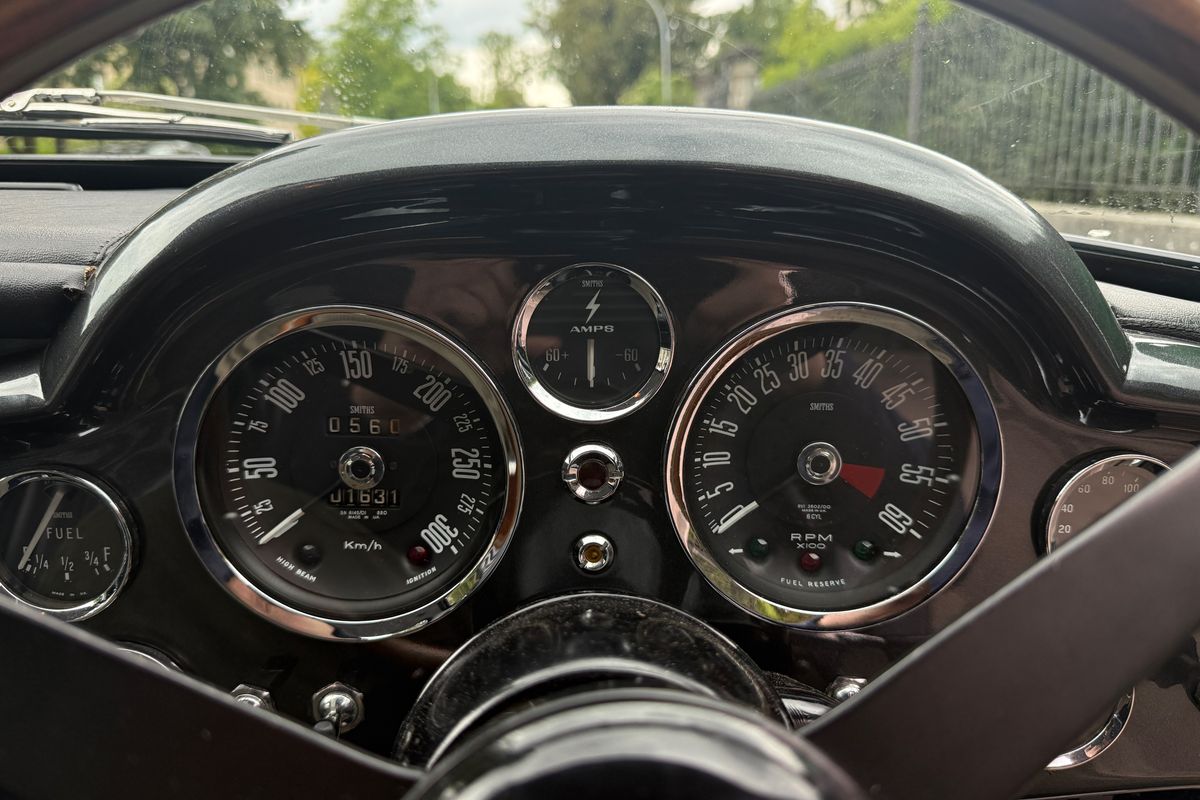 Aston Martin DB6 Vantage