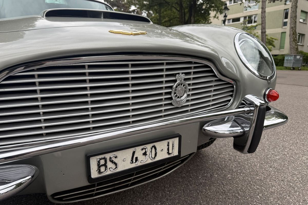 Aston Martin DB6 Vantage