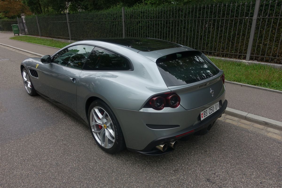 Ferrari GTC4 Lusso T