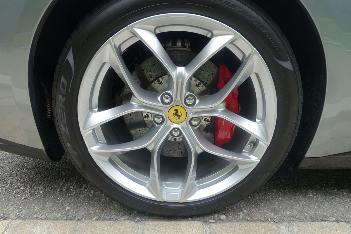 Ferrari GTC4 Lusso T