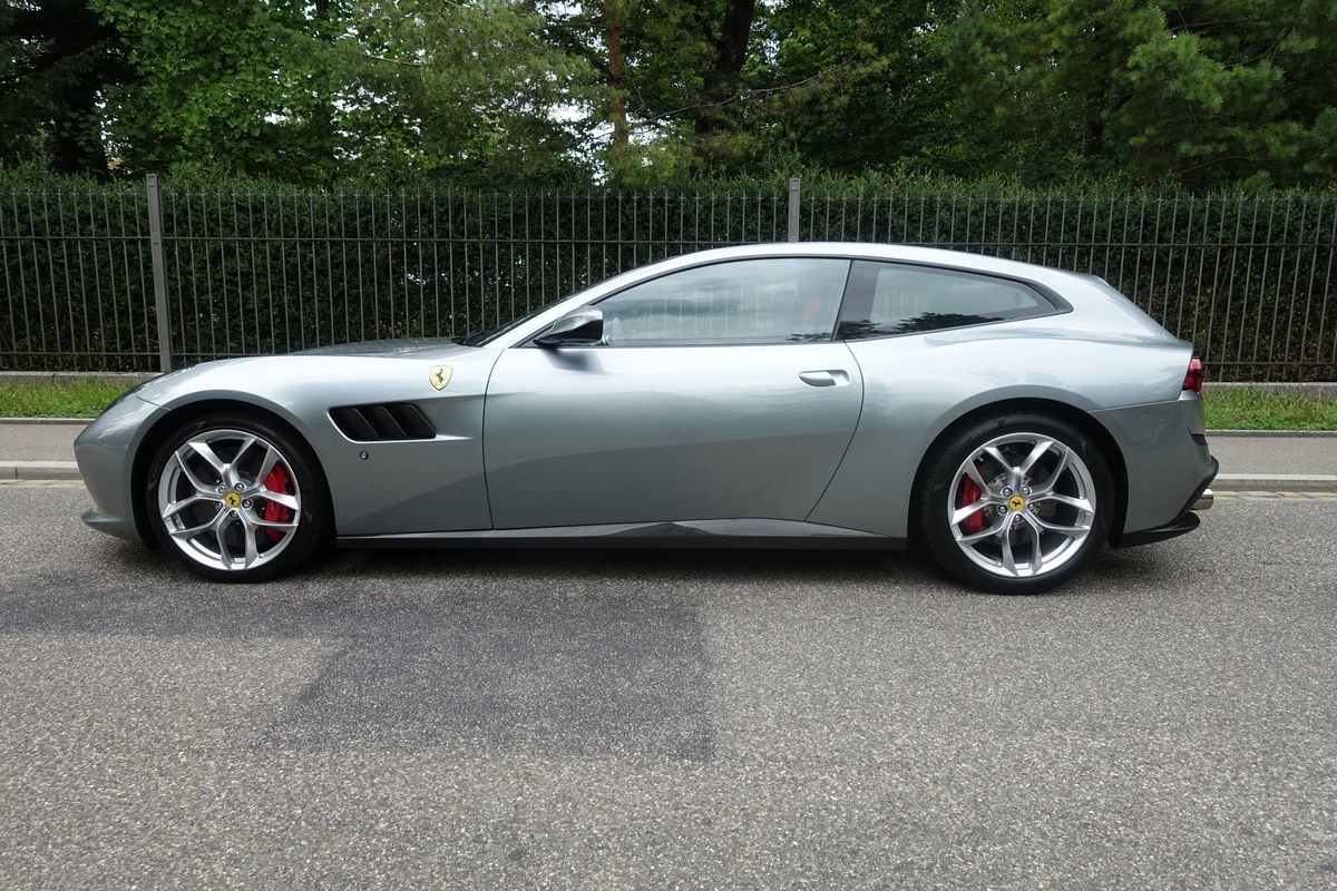 Ferrari GTC4 Lusso T