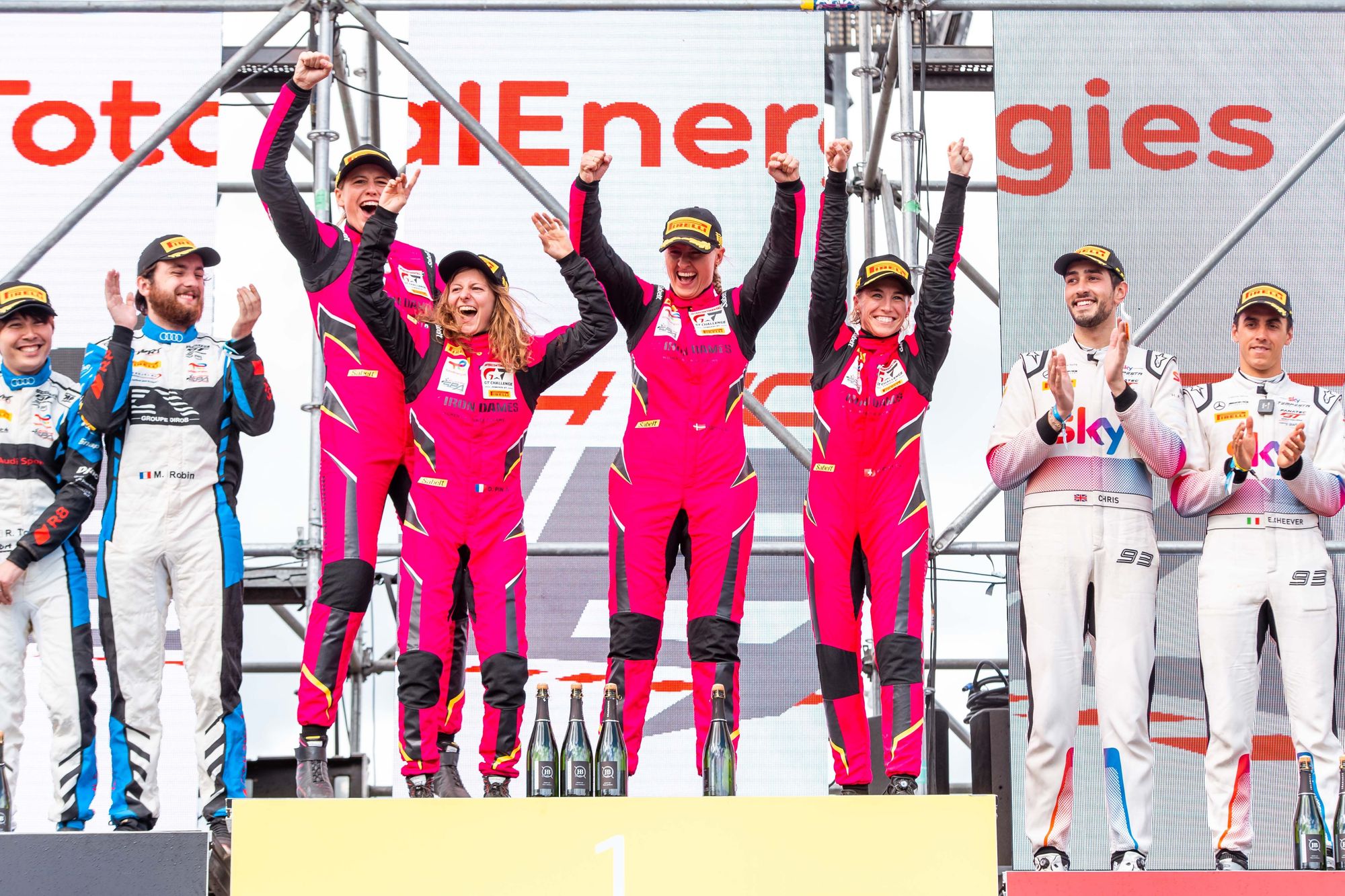 Iron Lynx hat erneut Geschichte geschrieben, indem die Iron Dames als erste rein weibliche Besetzung den Sieg in der GT-Ära der 24 Stunden von Spa errangen