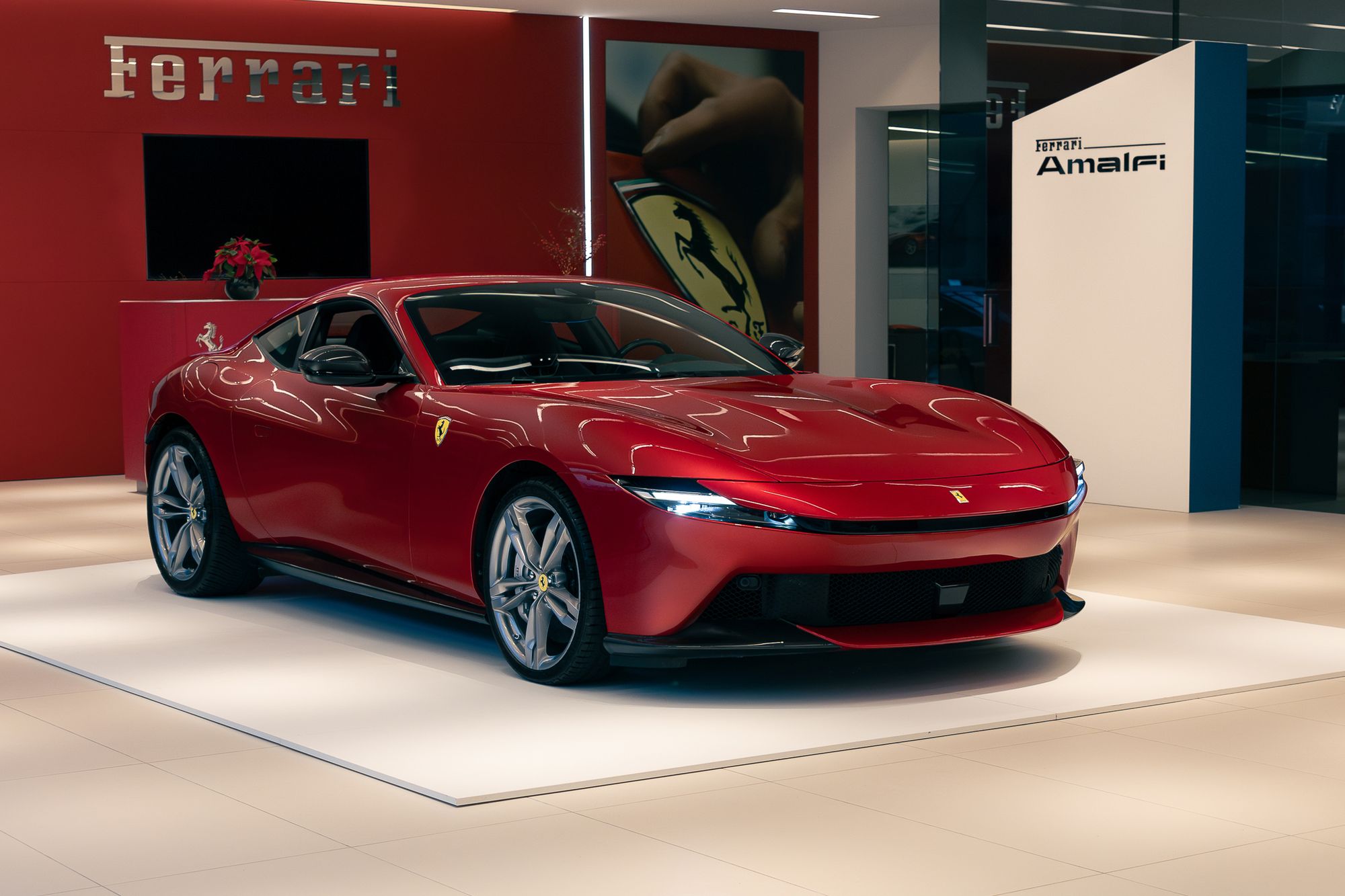 Der Ferrari Amalfi trifft zum zweiten Mal in Basel ein