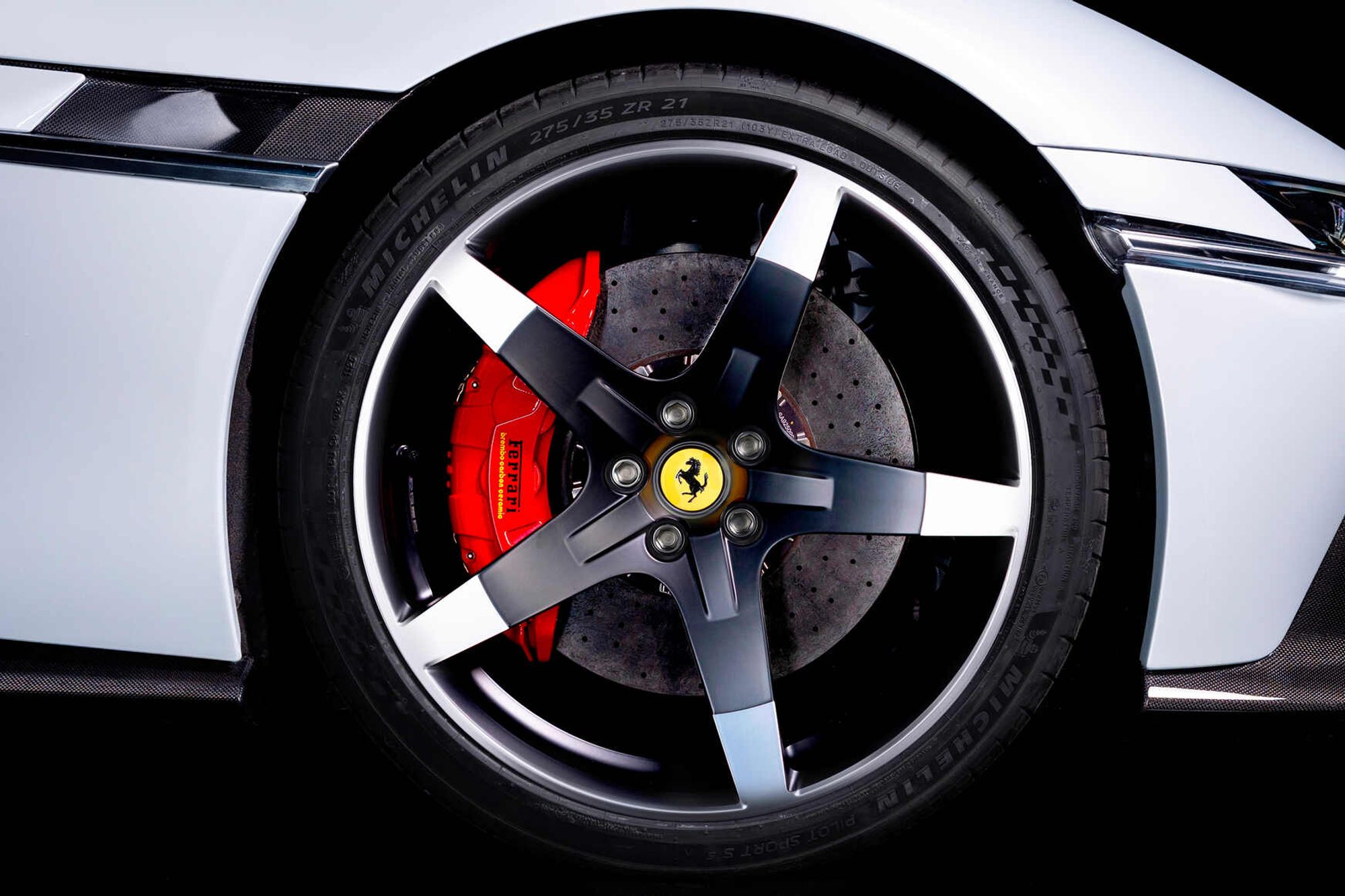 Neue Ferrari Genuine Accessories