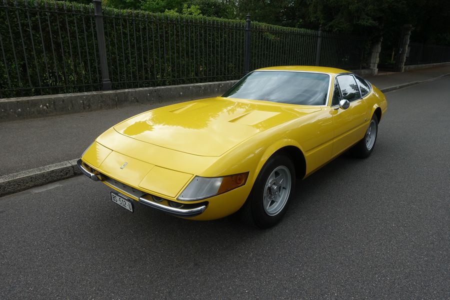 /de/stock/previously-sold/details/ferrari-365-gtb4-daytona/341