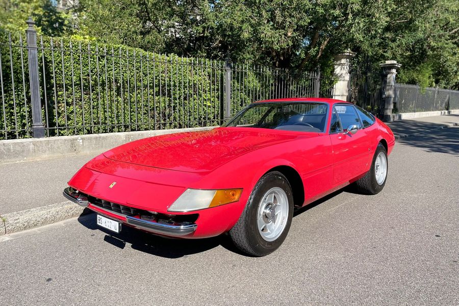 /de/stock/previously-sold/details/ferrari-365-gtb4-daytona/447