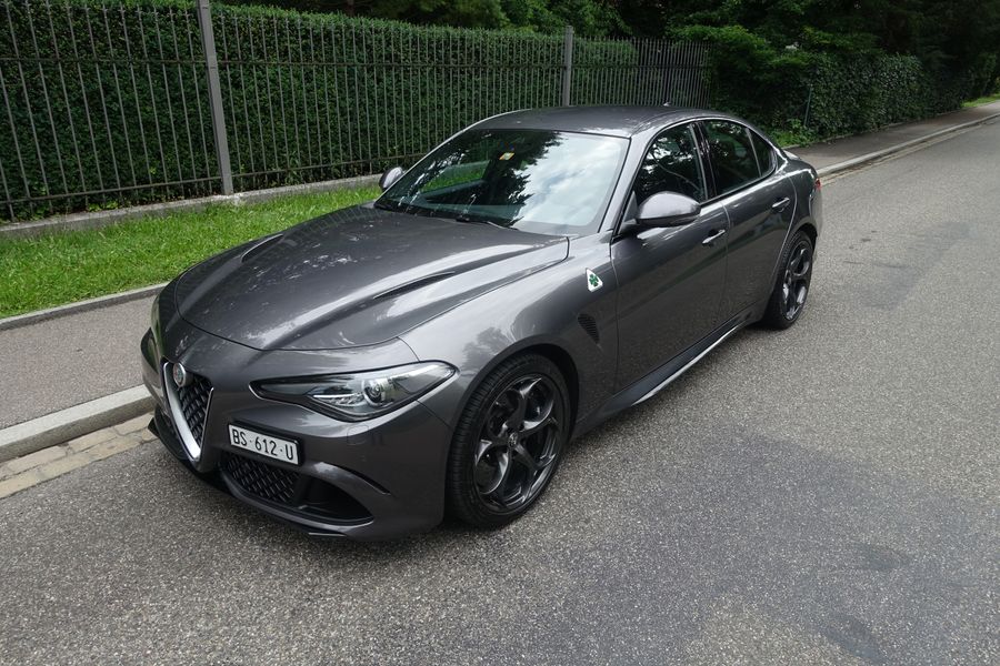 /de/stock/previously-sold/details/alfa-romeo-giulia-quadrifoglio/68